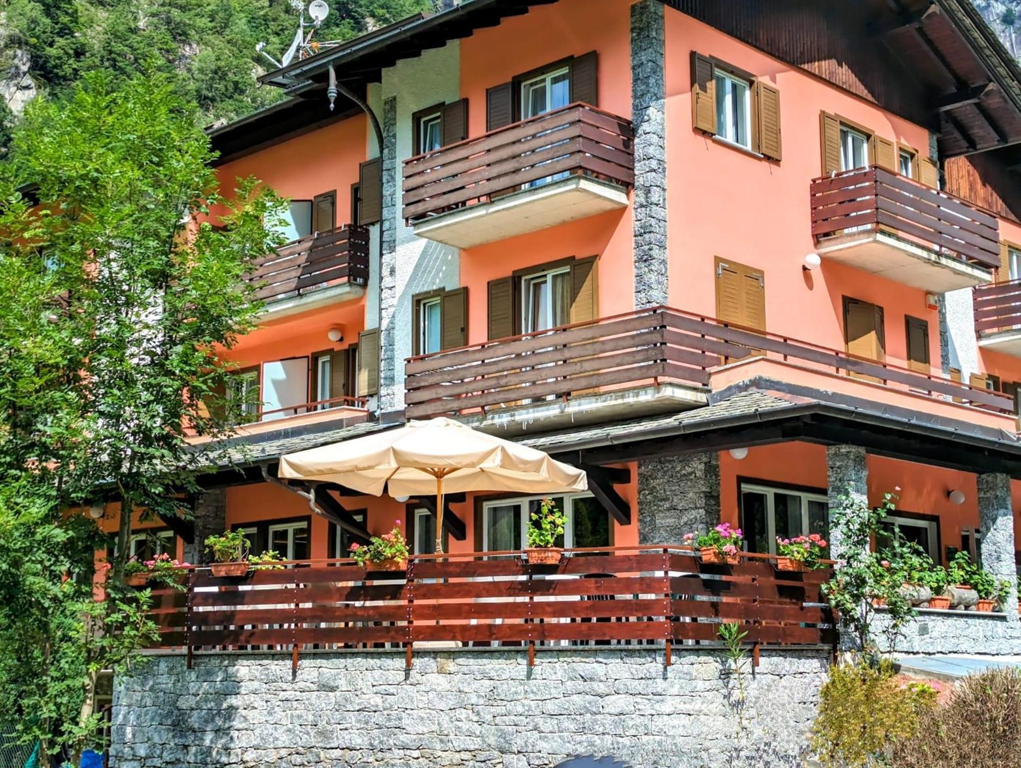 Hotel Ristorante Sasso Remenno Val Masino Экстерьер фото